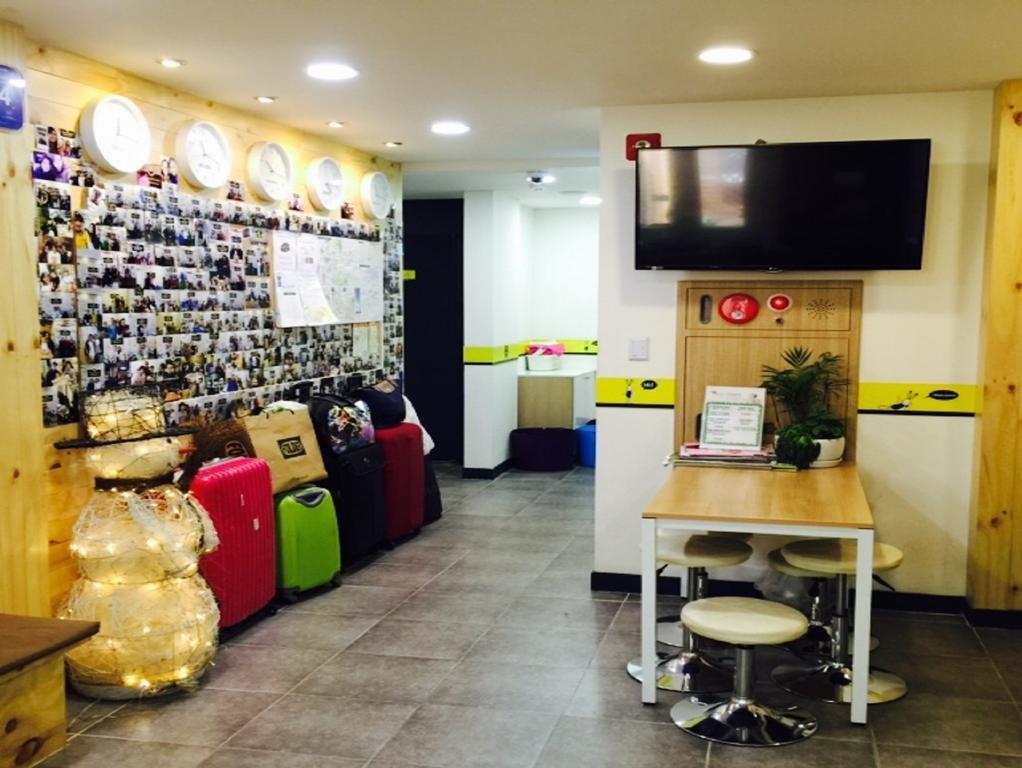 24 Guesthouse Myeongdong Avenue Сеул Экстерьер фото