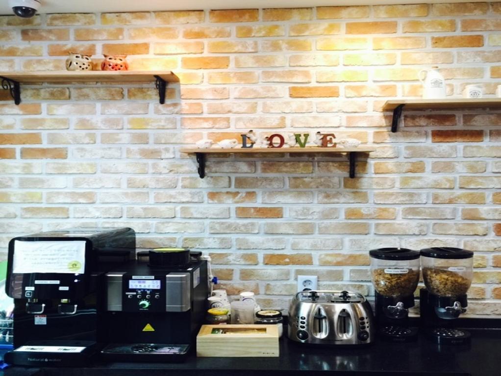 24 Guesthouse Myeongdong Avenue Сеул Экстерьер фото