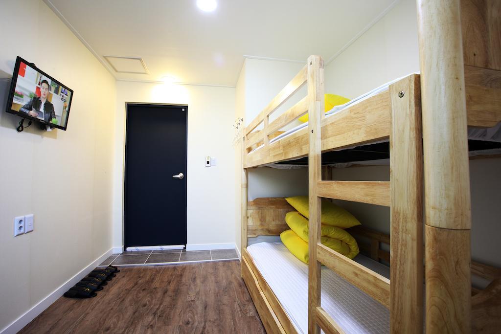 24 Guesthouse Myeongdong Avenue Сеул Экстерьер фото