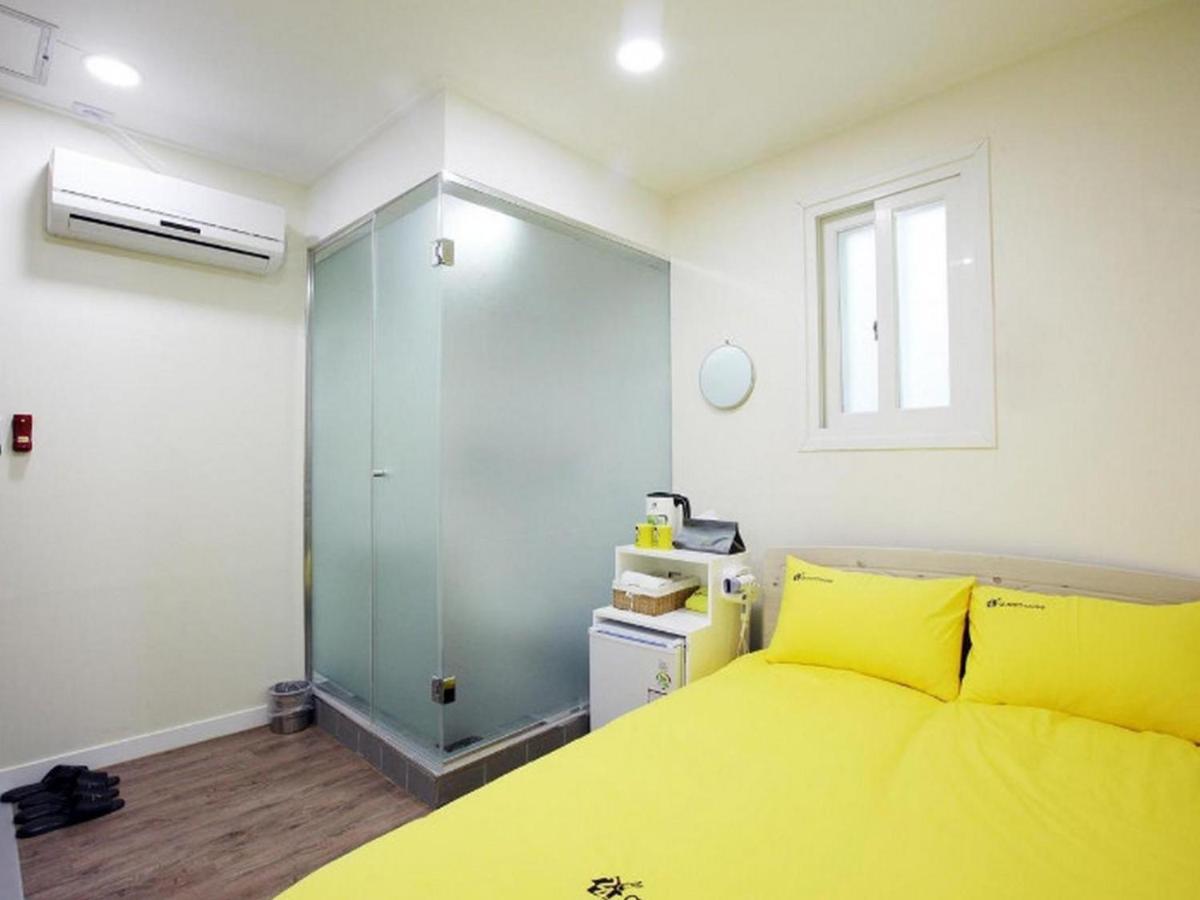 24 Guesthouse Myeongdong Avenue Сеул Экстерьер фото