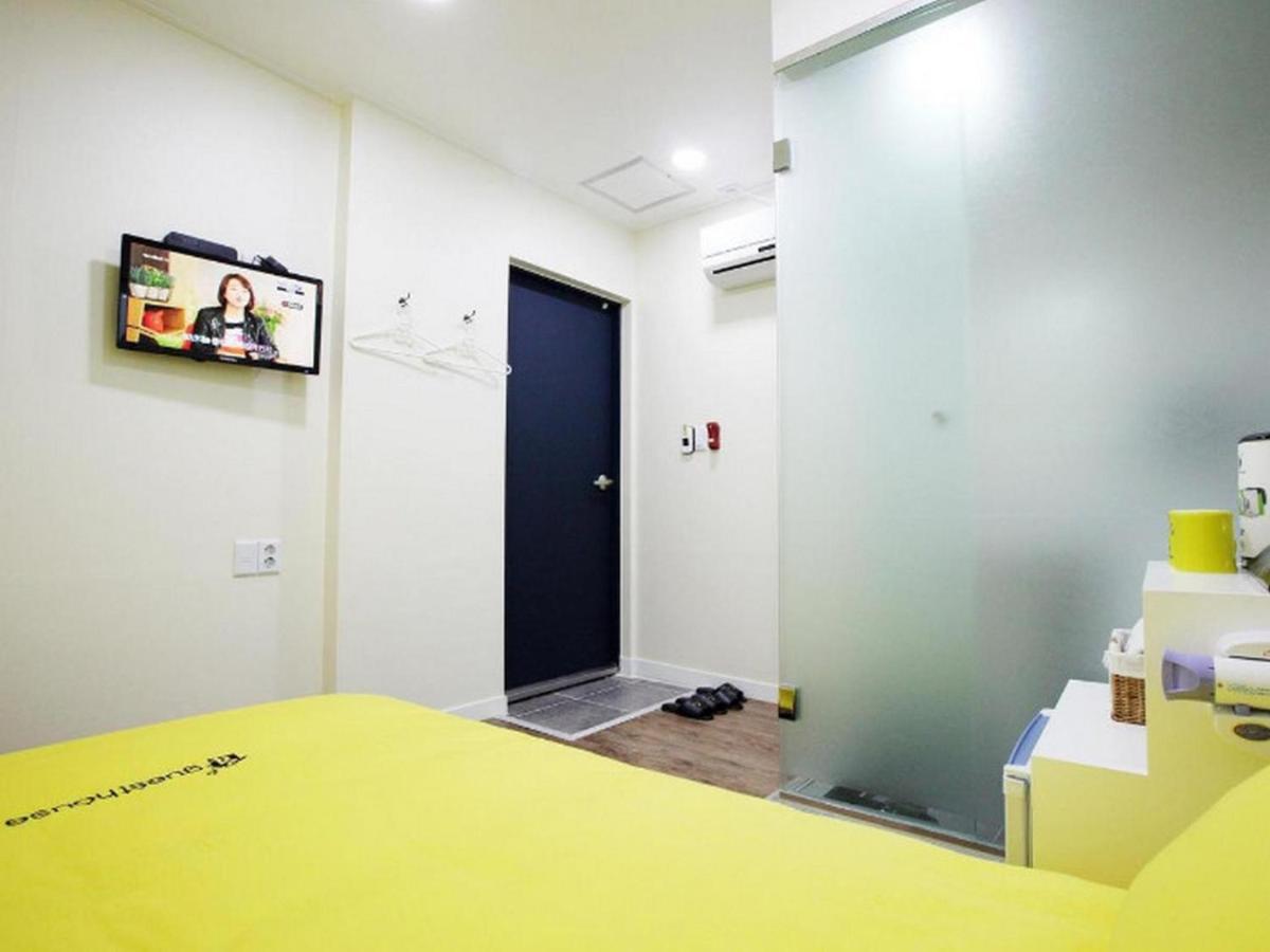 24 Guesthouse Myeongdong Avenue Сеул Экстерьер фото