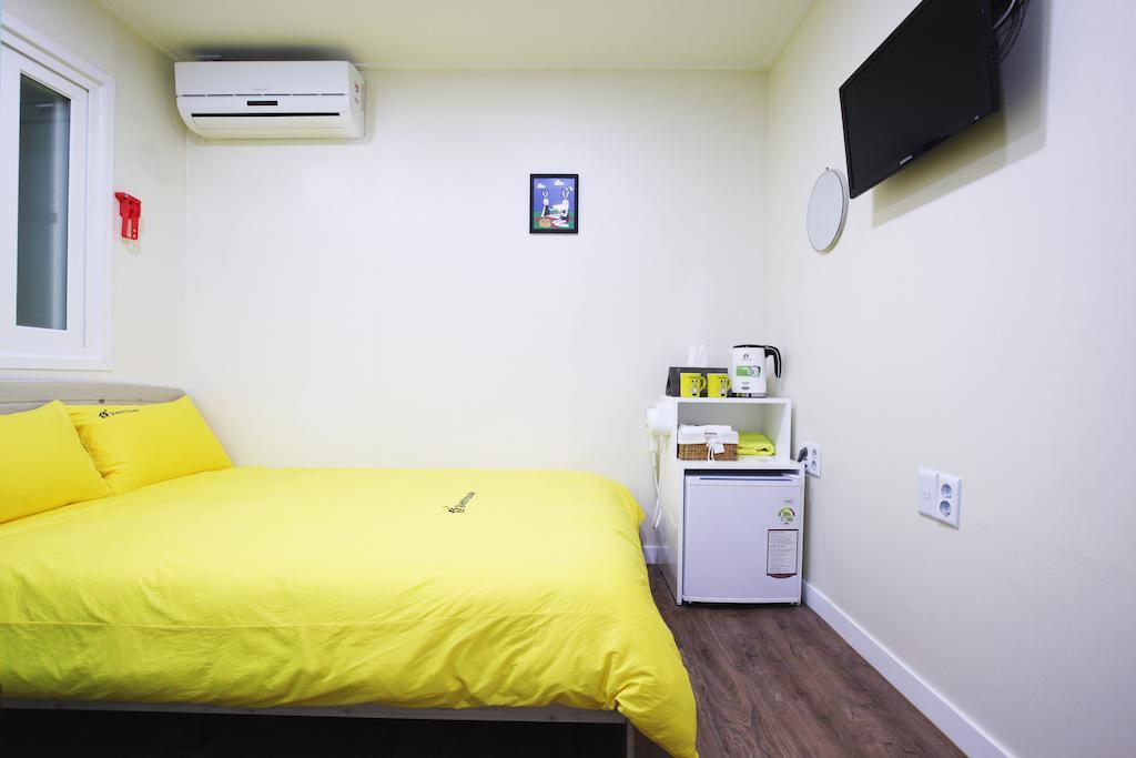 24 Guesthouse Myeongdong Avenue Сеул Номер фото
