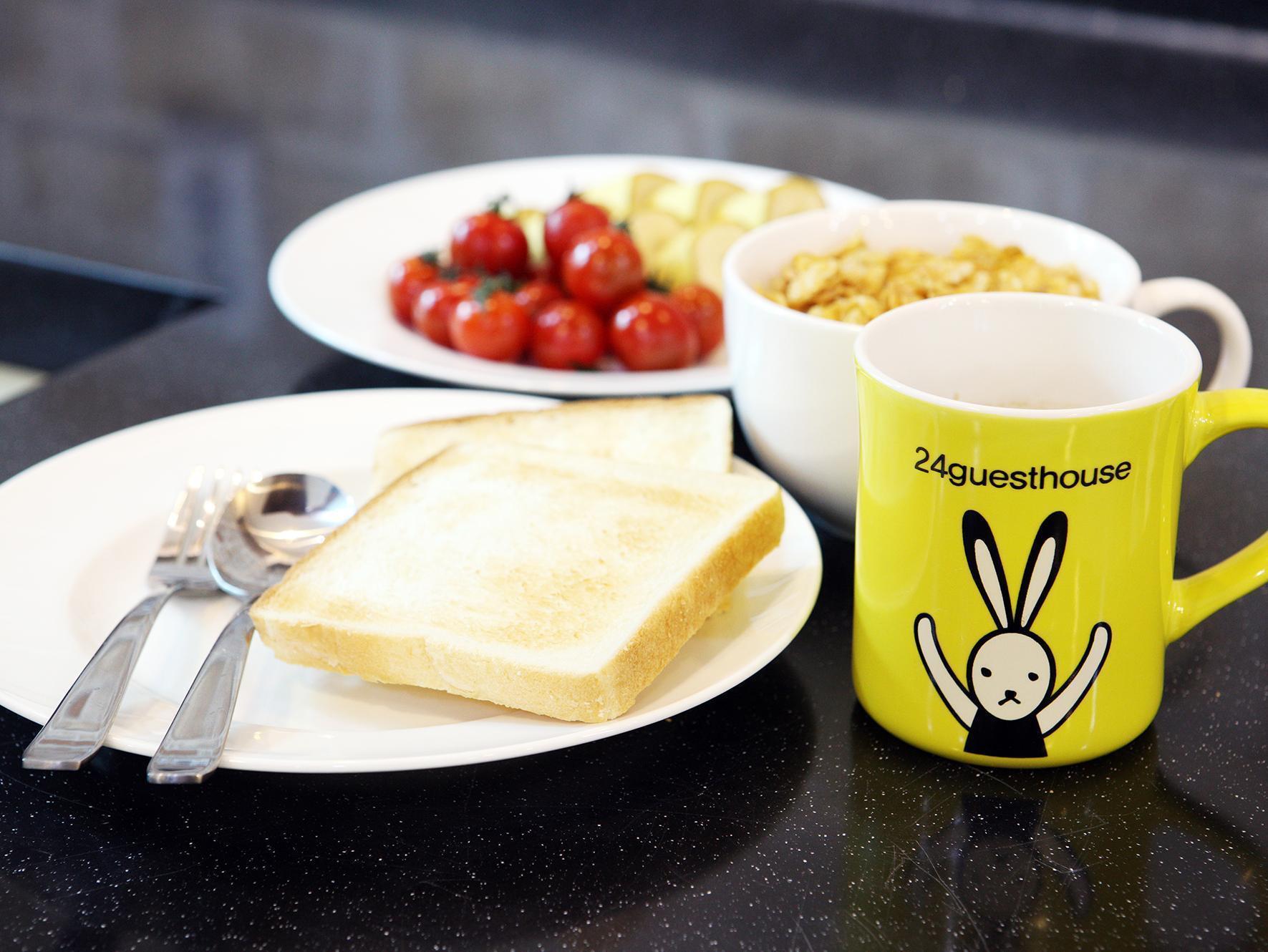 24 Guesthouse Myeongdong Avenue Сеул Экстерьер фото