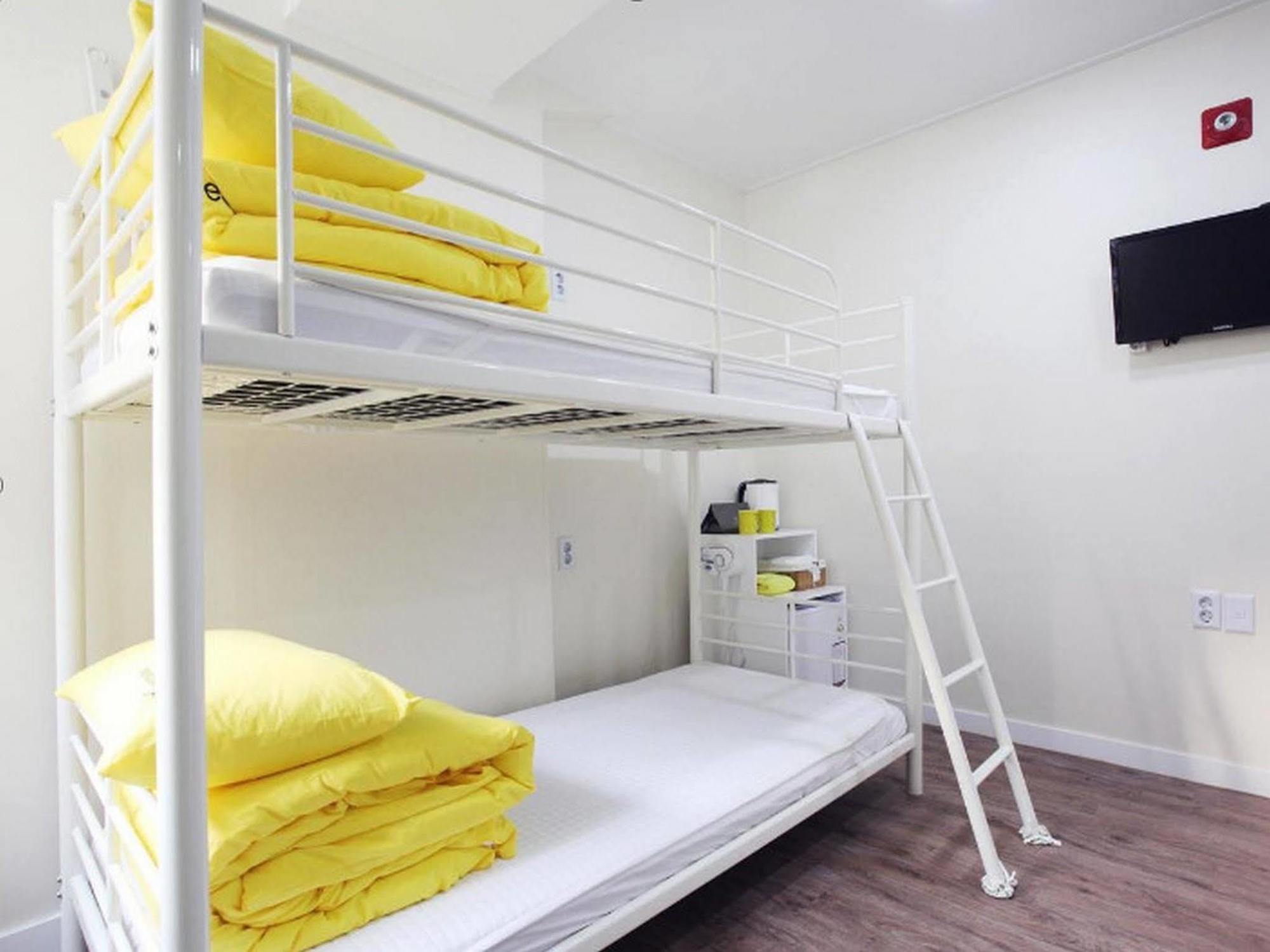 24 Guesthouse Myeongdong Avenue Сеул Экстерьер фото