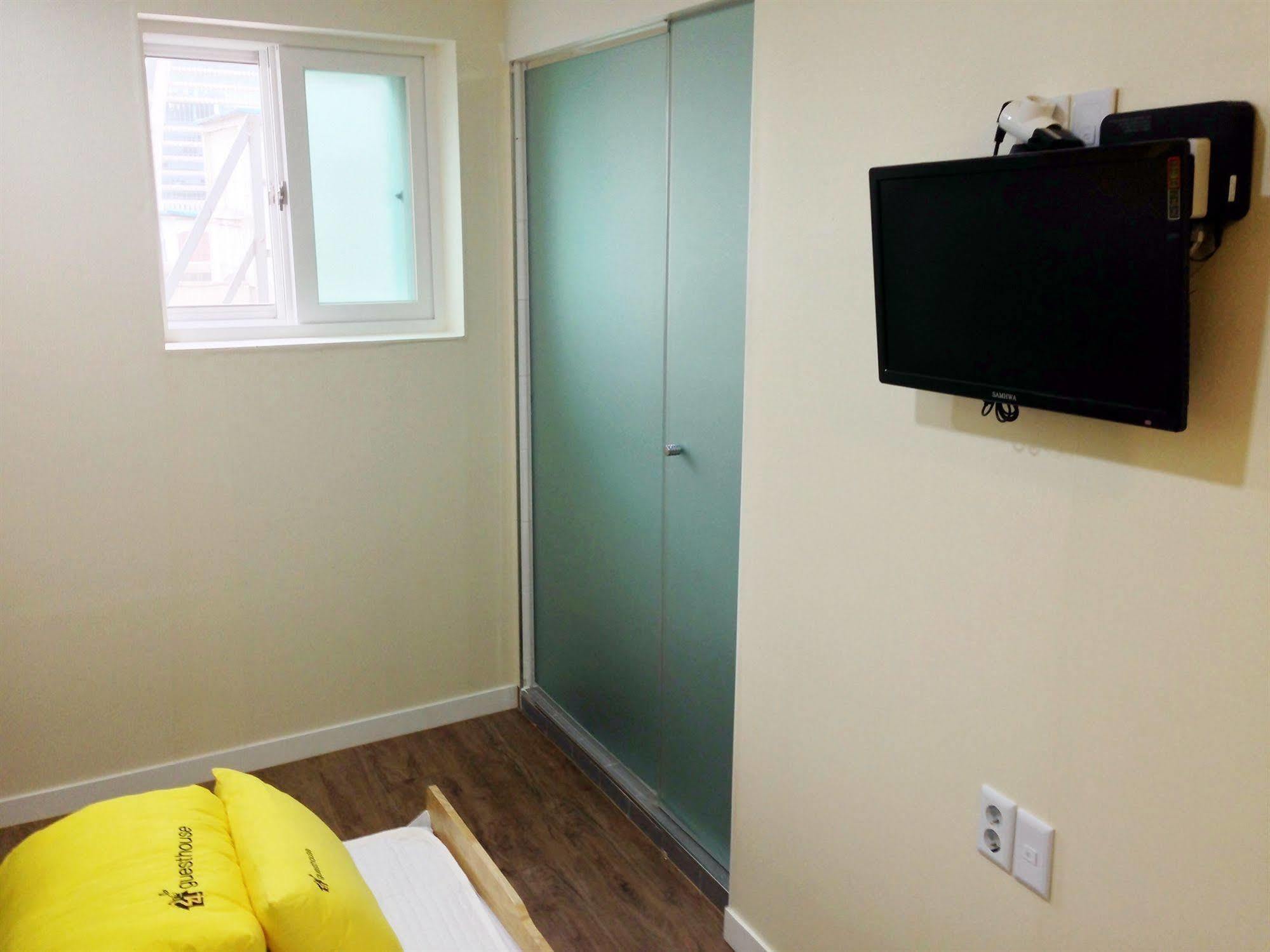 24 Guesthouse Myeongdong Avenue Сеул Экстерьер фото