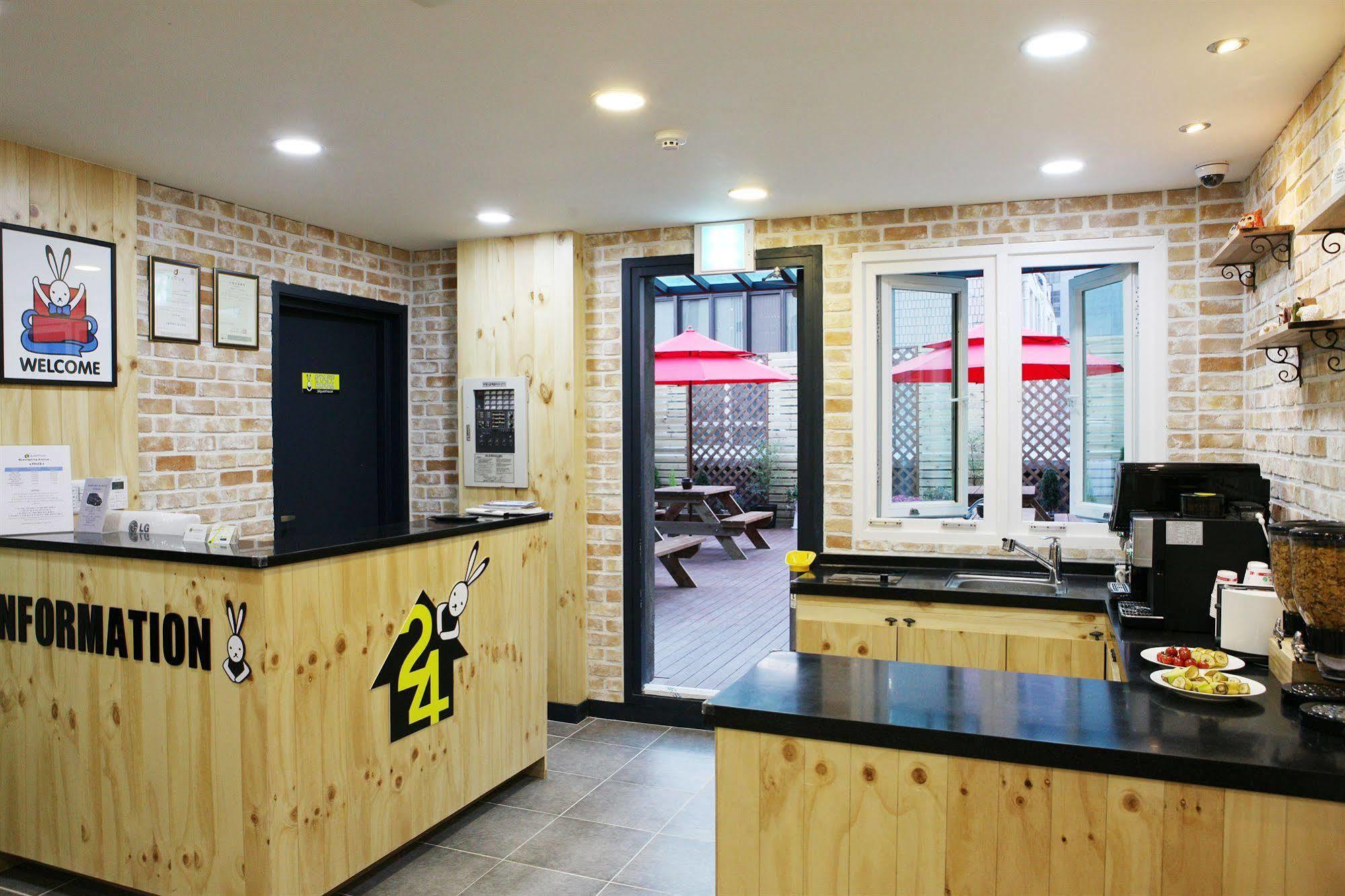 24 Guesthouse Myeongdong Avenue Сеул Экстерьер фото