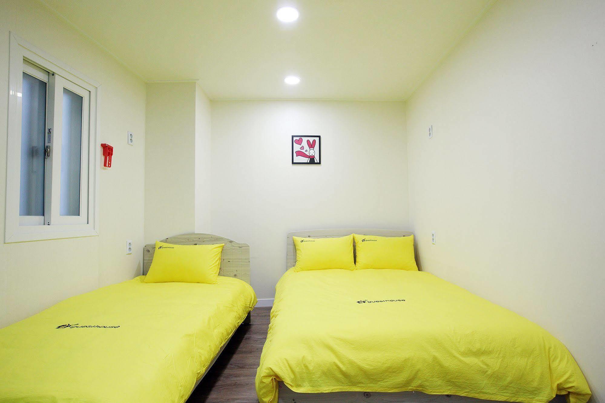 24 Guesthouse Myeongdong Avenue Сеул Экстерьер фото