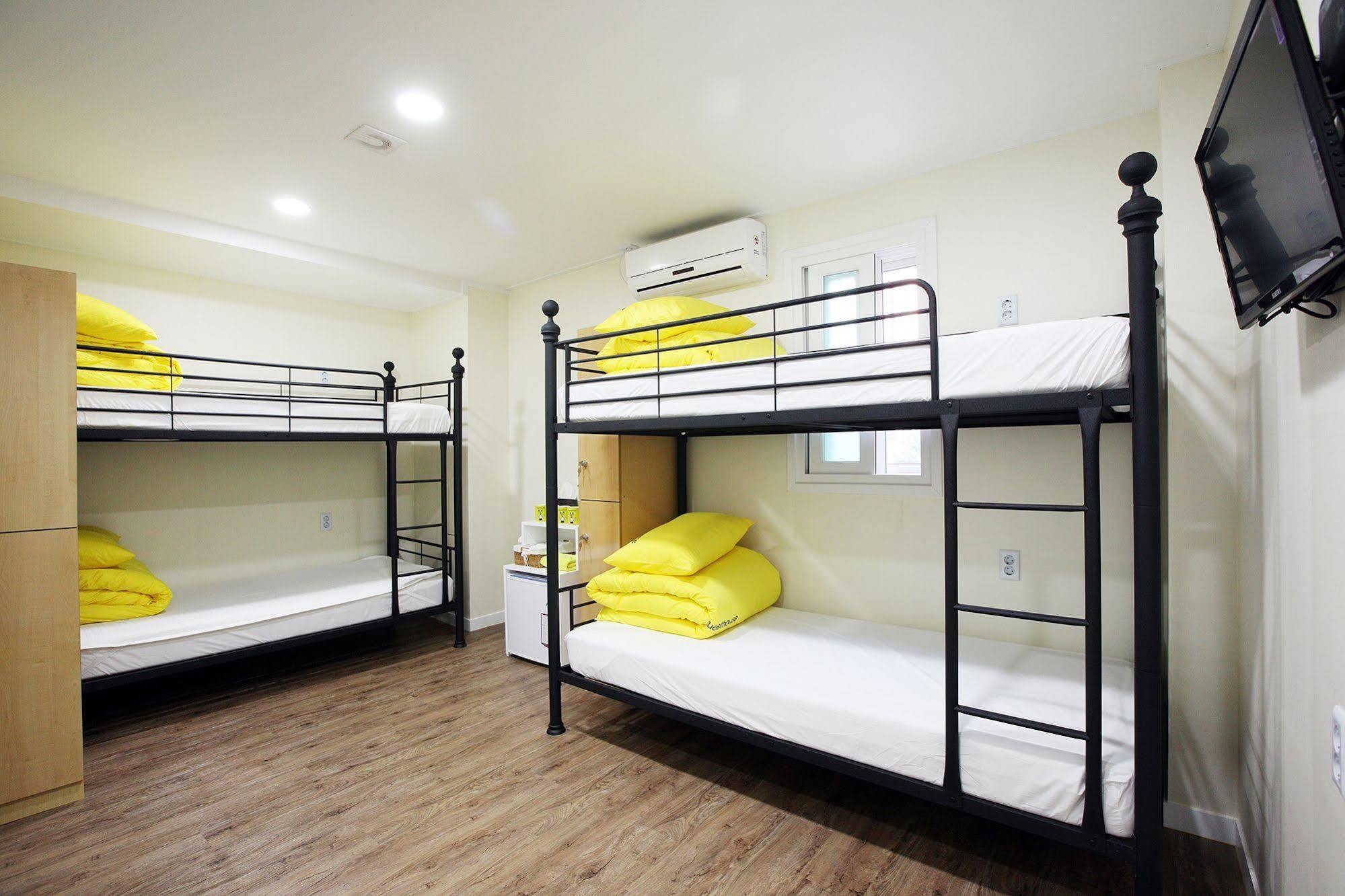 24 Guesthouse Myeongdong Avenue Сеул Экстерьер фото